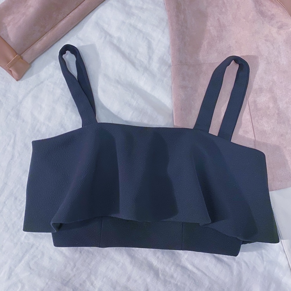 Structured Black Statement Ruffle Crop Top - Picture 6 of 7